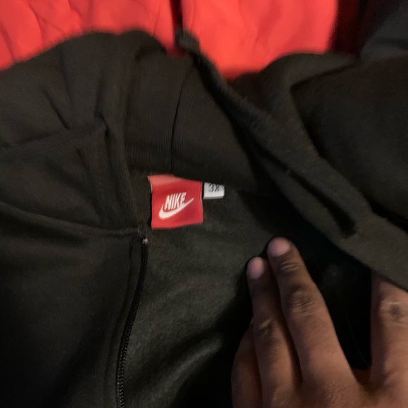 Nike jogging suit - Picture 2 of 3